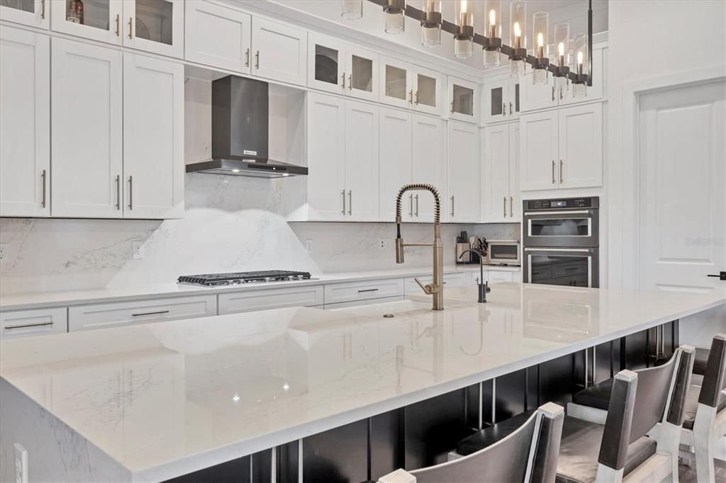 Под контрактом: $1,599,000 (3 спален, 4 ванн, 3114 Квадратных фут)