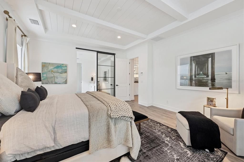 Под контрактом: $1,599,000 (3 спален, 4 ванн, 3114 Квадратных фут)