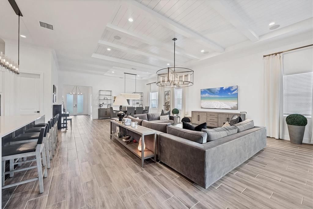 Под контрактом: $1,599,000 (3 спален, 4 ванн, 3114 Квадратных фут)