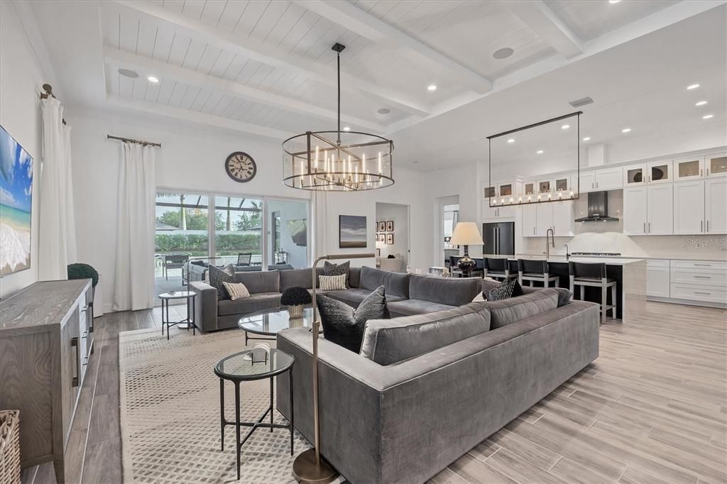 Под контрактом: $1,599,000 (3 спален, 4 ванн, 3114 Квадратных фут)