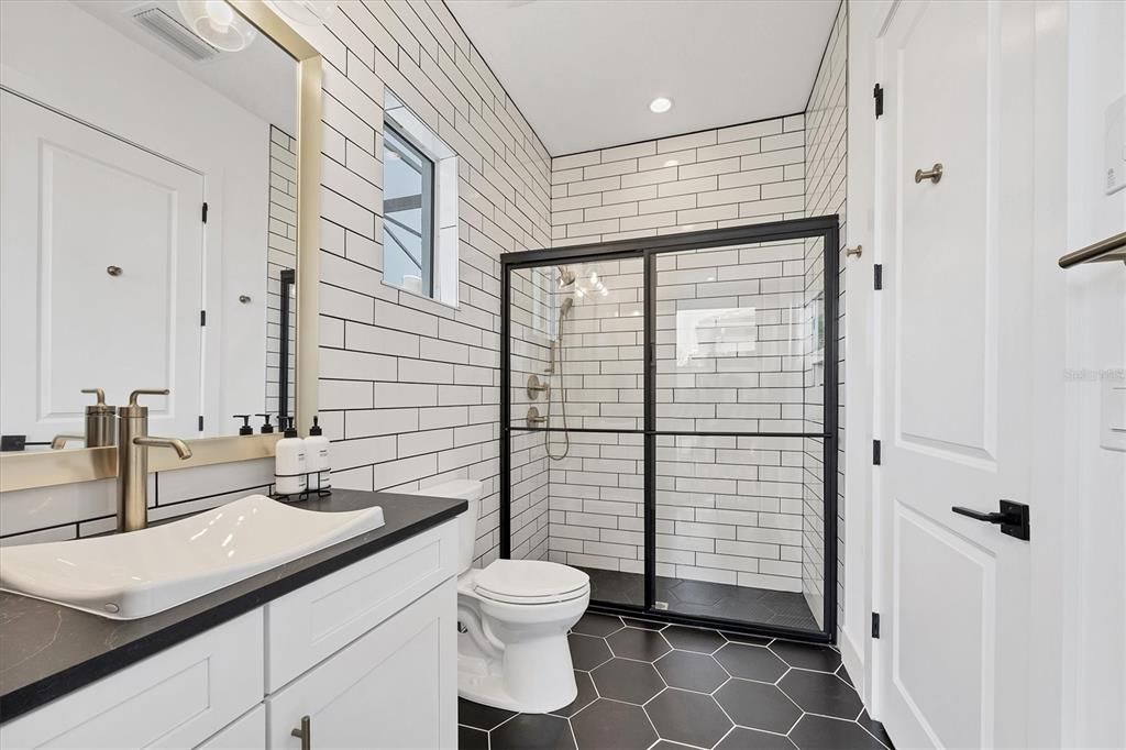 Под контрактом: $1,599,000 (3 спален, 4 ванн, 3114 Квадратных фут)