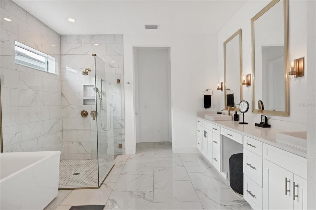 Под контрактом: $1,599,000 (3 спален, 4 ванн, 3114 Квадратных фут)