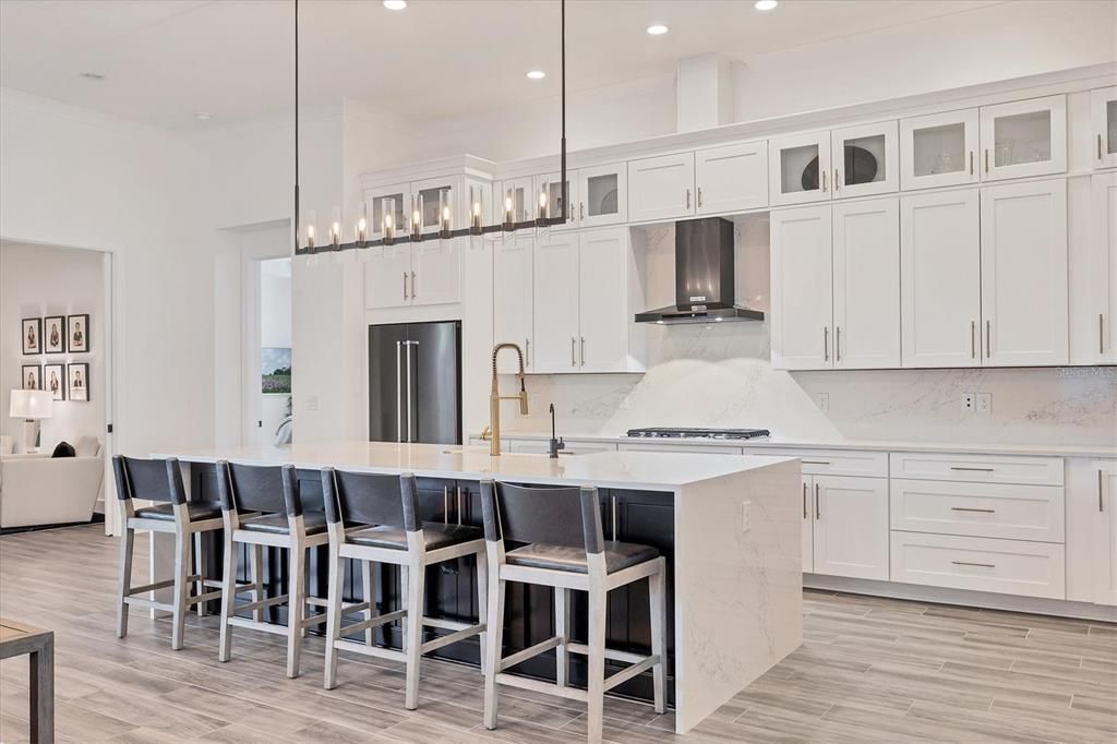 Под контрактом: $1,599,000 (3 спален, 4 ванн, 3114 Квадратных фут)