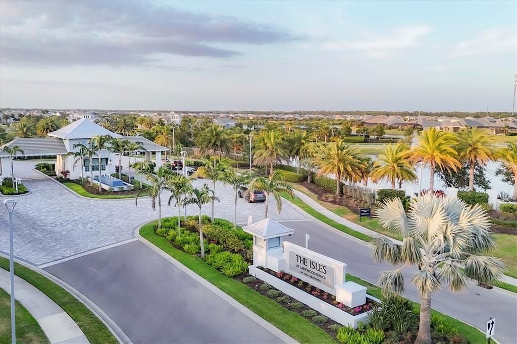 Под контрактом: $1,599,000 (3 спален, 4 ванн, 3114 Квадратных фут)