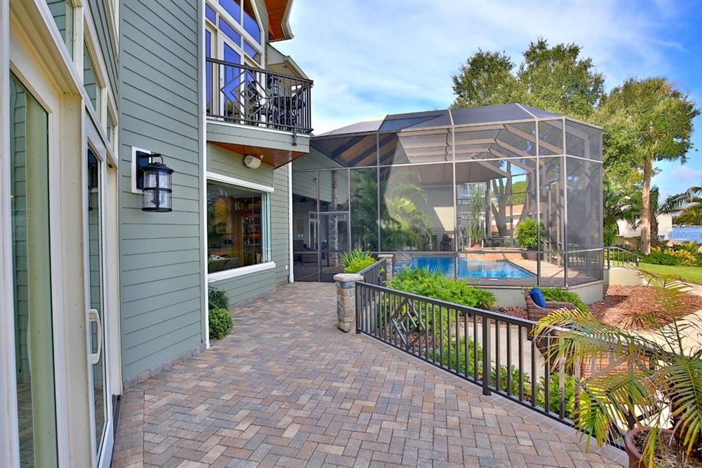 For Sale: $2,900,000 (6 beds, 5 baths, 7291 Square Feet)