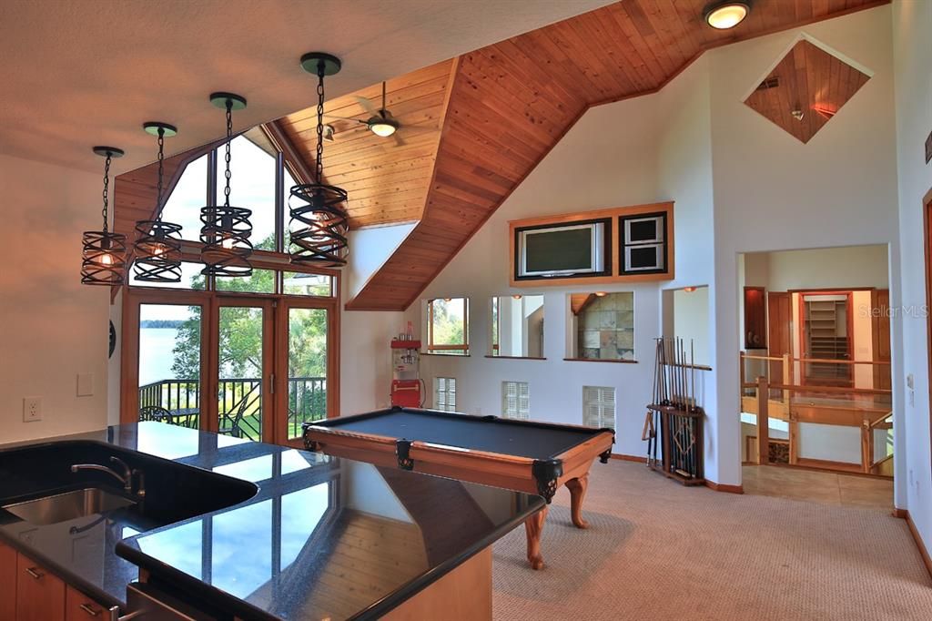 For Sale: $2,900,000 (6 beds, 5 baths, 7291 Square Feet)