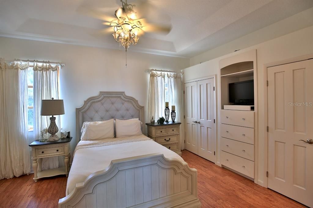 For Sale: $2,900,000 (6 beds, 5 baths, 7291 Square Feet)