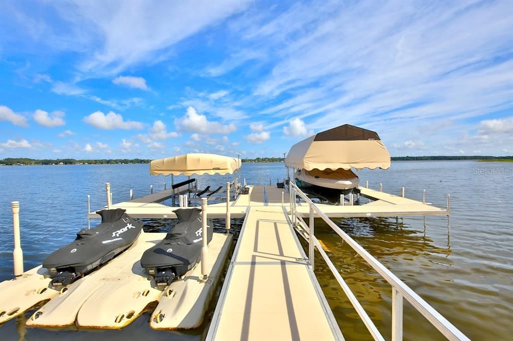 For Sale: $2,900,000 (6 beds, 5 baths, 7291 Square Feet)