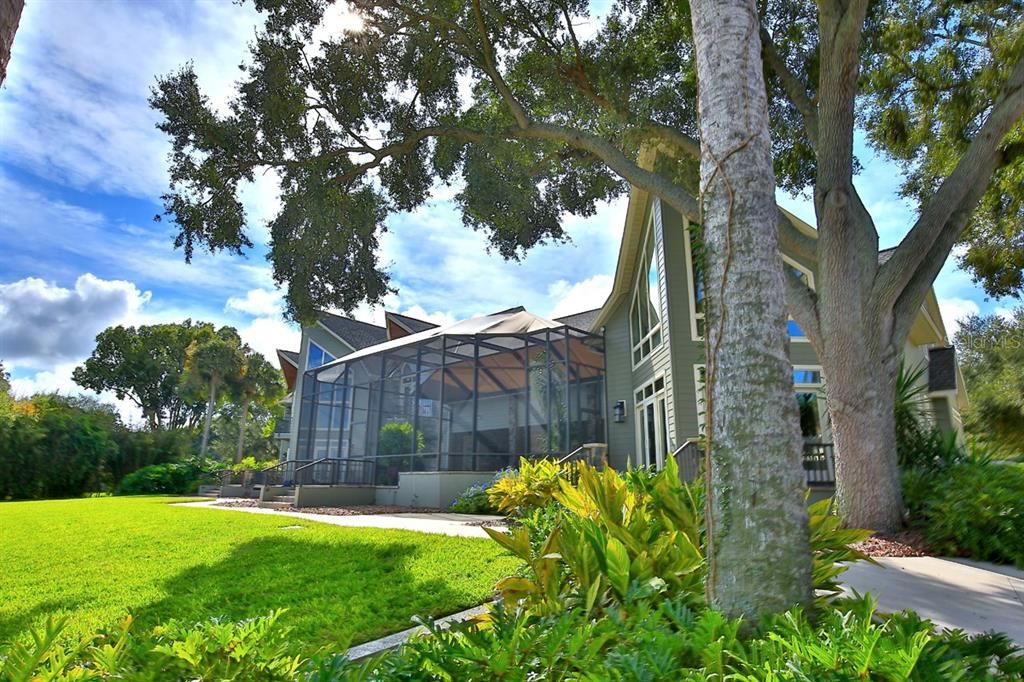 For Sale: $2,900,000 (6 beds, 5 baths, 7291 Square Feet)