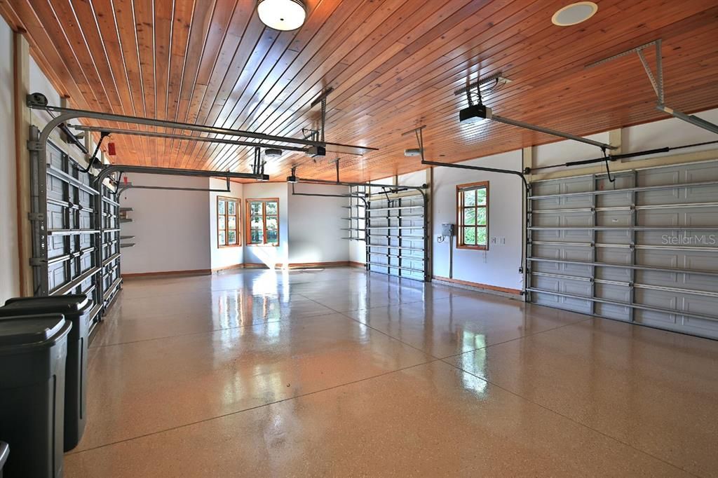 For Sale: $2,900,000 (6 beds, 5 baths, 7291 Square Feet)