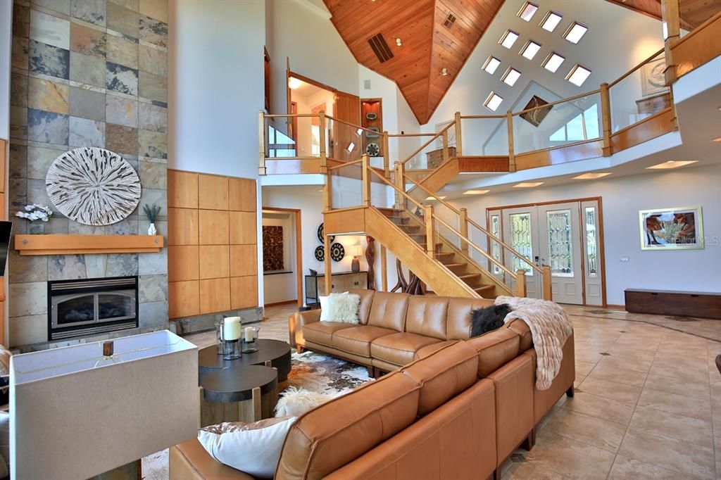 For Sale: $2,900,000 (6 beds, 5 baths, 7291 Square Feet)