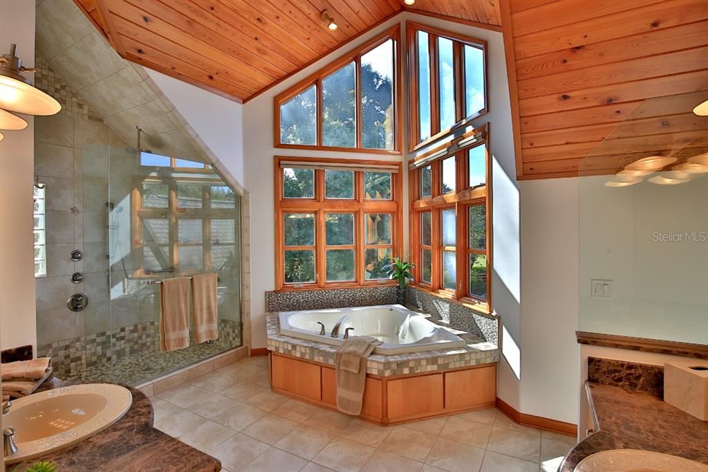 For Sale: $2,900,000 (6 beds, 5 baths, 7291 Square Feet)