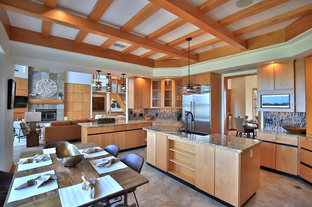 For Sale: $2,900,000 (6 beds, 5 baths, 7291 Square Feet)