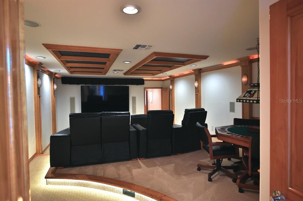 For Sale: $2,900,000 (6 beds, 5 baths, 7291 Square Feet)