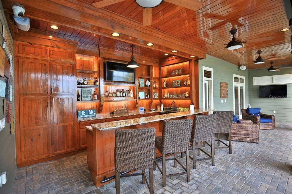 For Sale: $2,900,000 (6 beds, 5 baths, 7291 Square Feet)