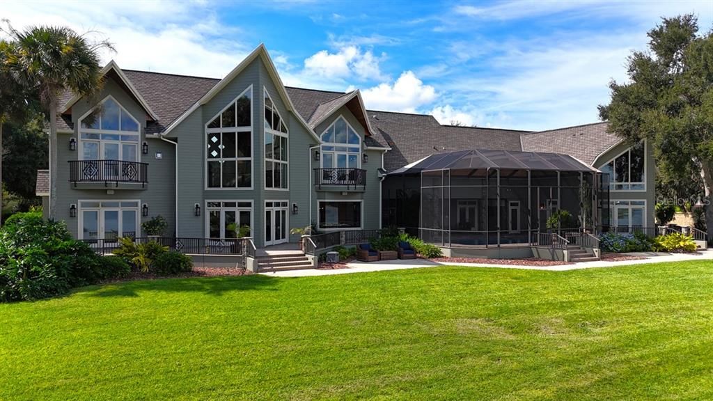 For Sale: $2,900,000 (6 beds, 5 baths, 7291 Square Feet)