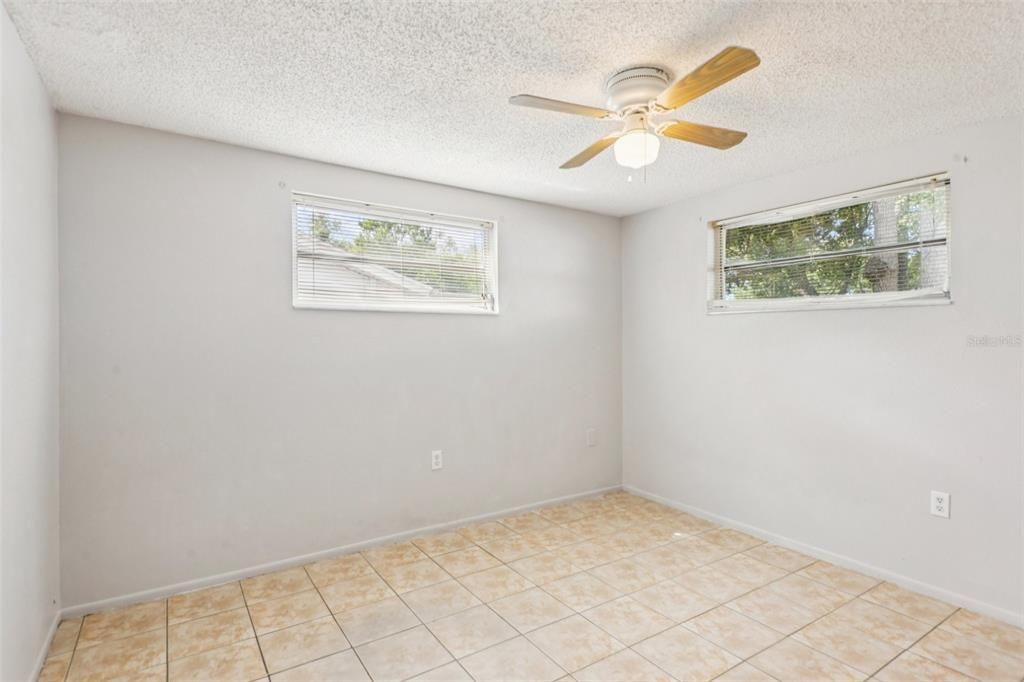 For Sale: $199,999 (2 beds, 1 baths, 1080 Square Feet)