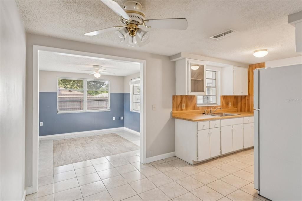 For Sale: $199,999 (2 beds, 1 baths, 1080 Square Feet)