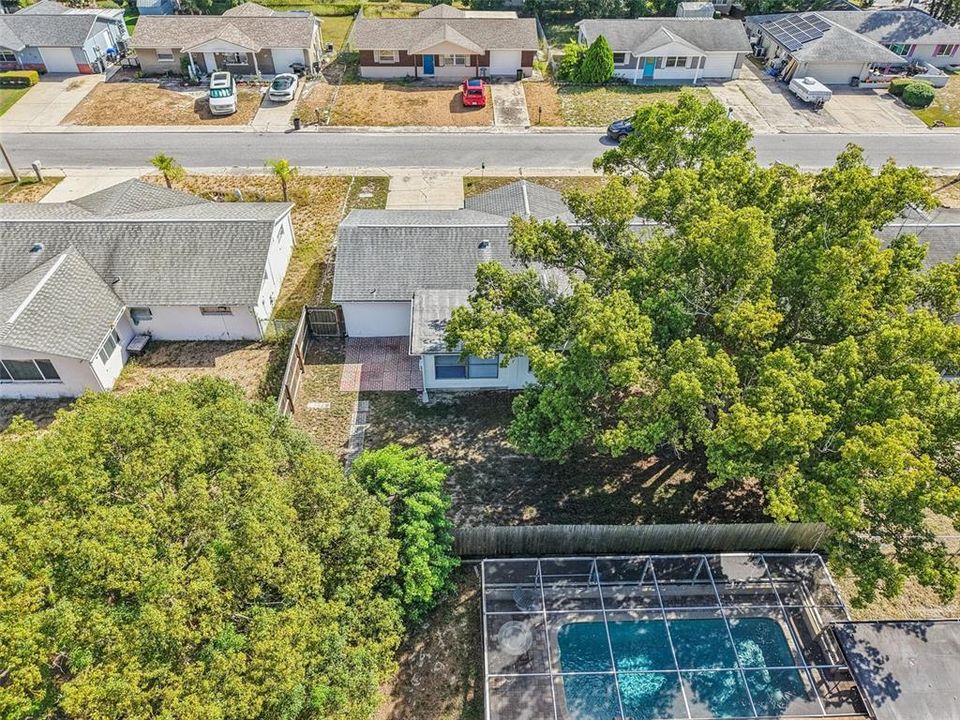 For Sale: $199,999 (2 beds, 1 baths, 1080 Square Feet)