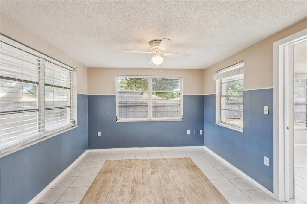 For Sale: $199,999 (2 beds, 1 baths, 1080 Square Feet)