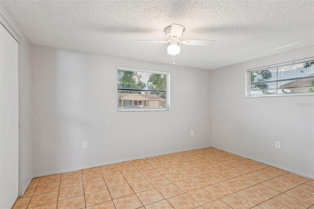 For Sale: $199,999 (2 beds, 1 baths, 1080 Square Feet)