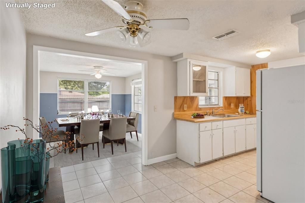 For Sale: $199,999 (2 beds, 1 baths, 1080 Square Feet)