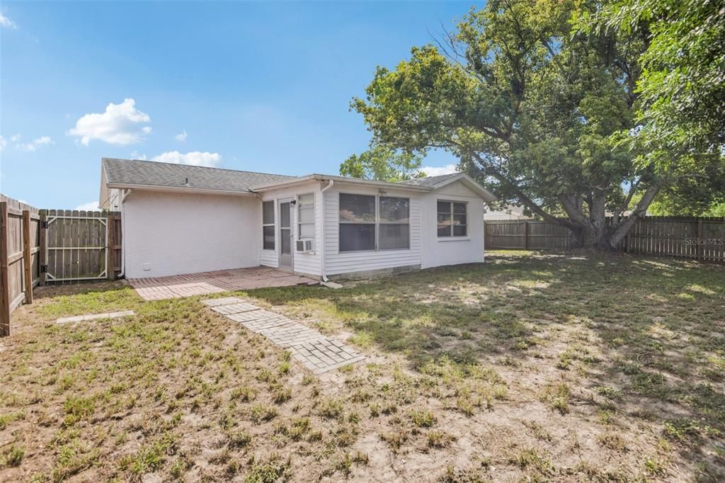 For Sale: $199,999 (2 beds, 1 baths, 1080 Square Feet)