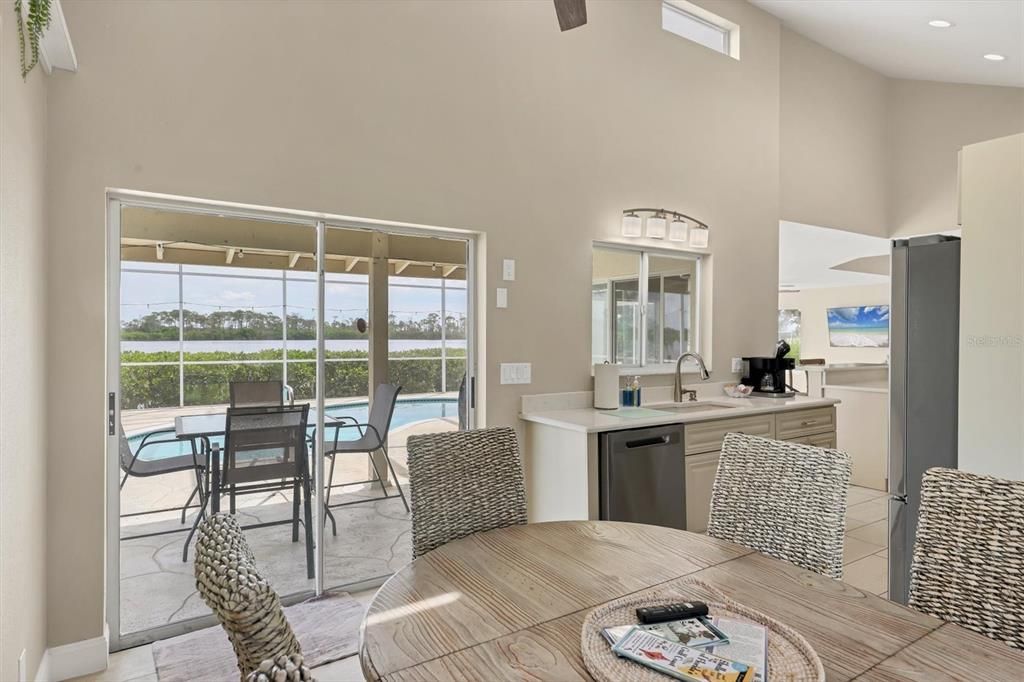 Под контрактом: $769,000 (3 спален, 2 ванн, 1910 Квадратных фут)