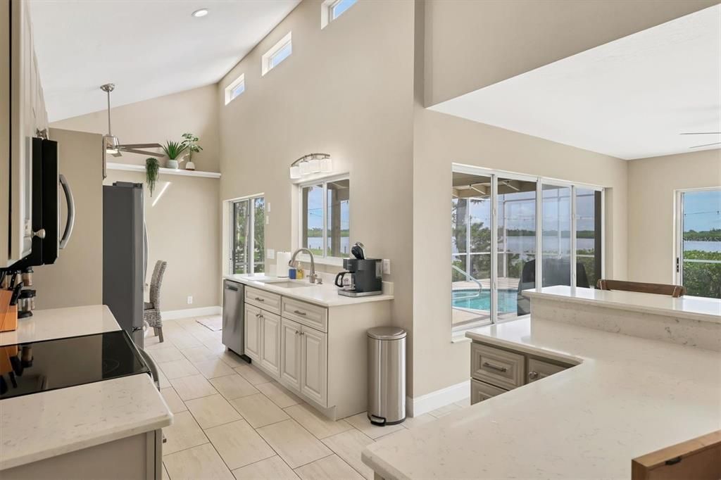 Под контрактом: $769,000 (3 спален, 2 ванн, 1910 Квадратных фут)