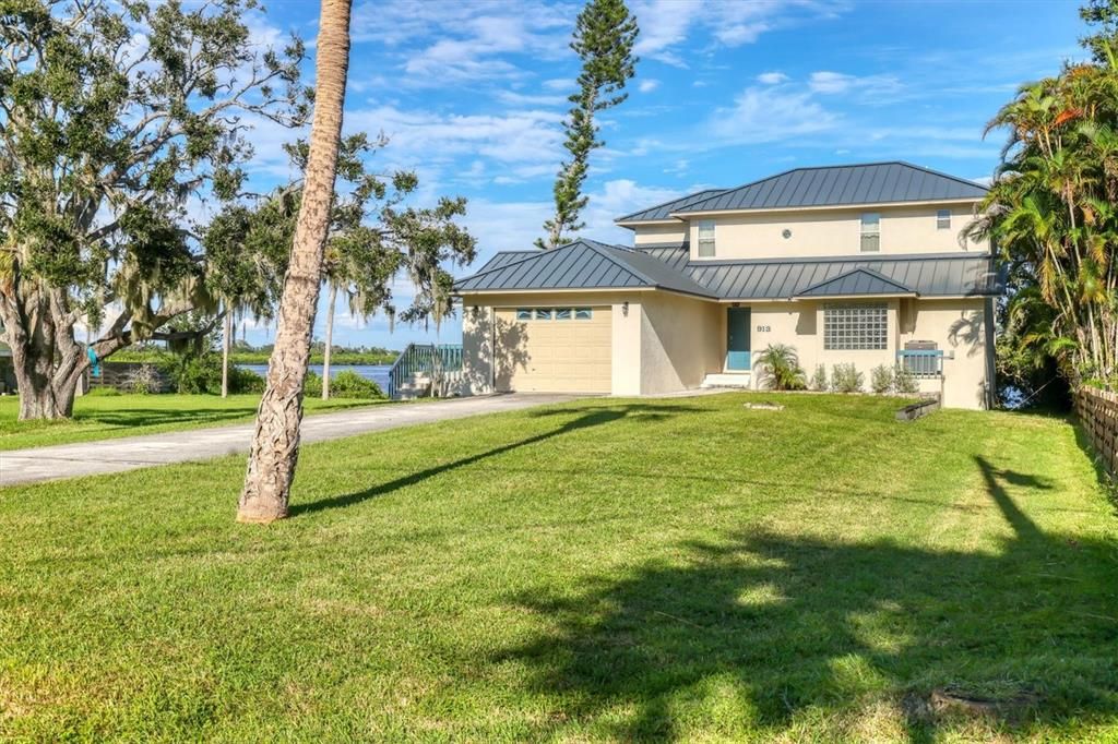 Под контрактом: $769,000 (3 спален, 2 ванн, 1910 Квадратных фут)