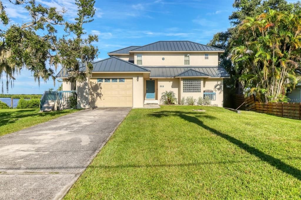 Под контрактом: $769,000 (3 спален, 2 ванн, 1910 Квадратных фут)