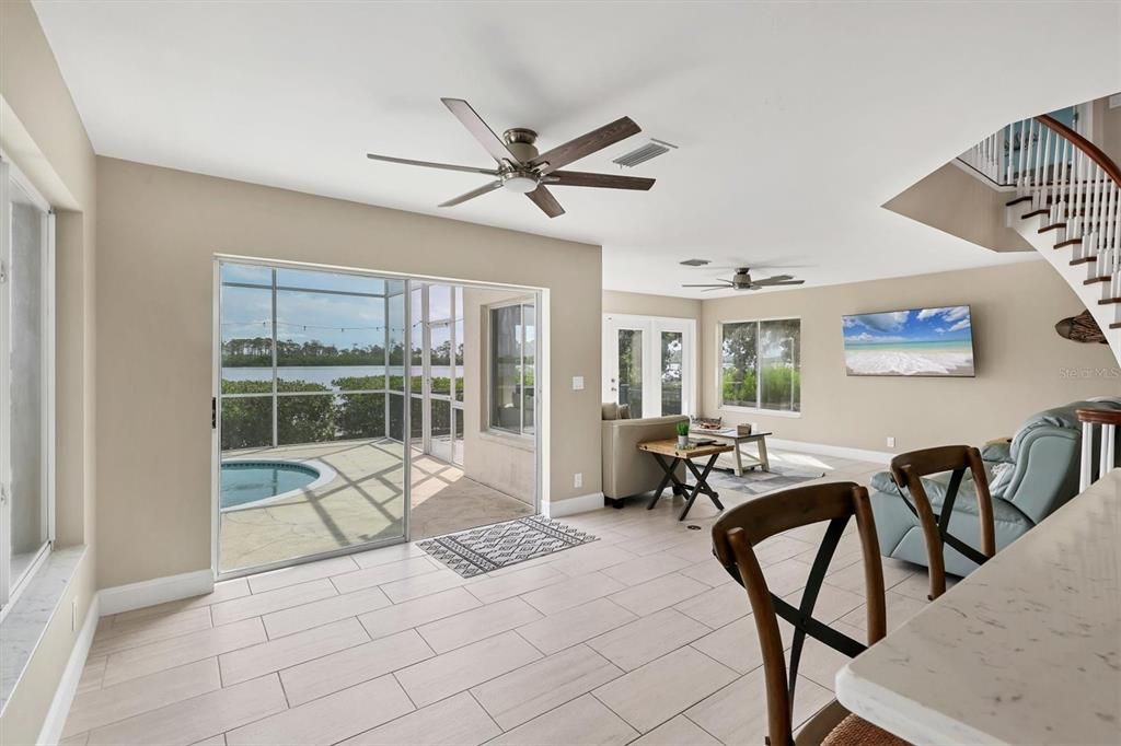 Под контрактом: $769,000 (3 спален, 2 ванн, 1910 Квадратных фут)