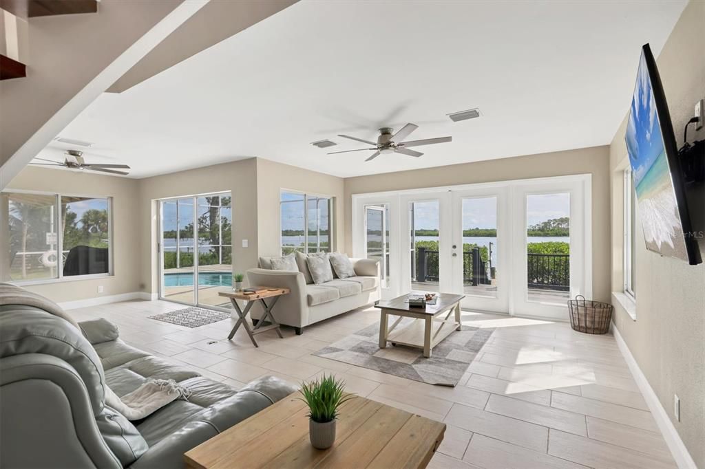 Под контрактом: $769,000 (3 спален, 2 ванн, 1910 Квадратных фут)