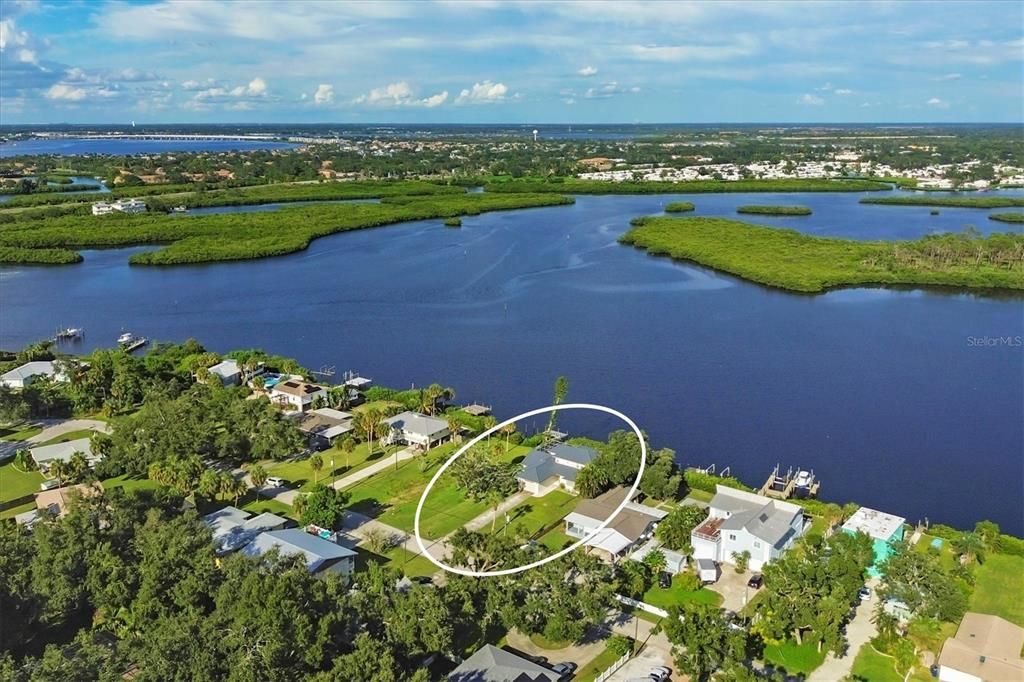 Под контрактом: $769,000 (3 спален, 2 ванн, 1910 Квадратных фут)