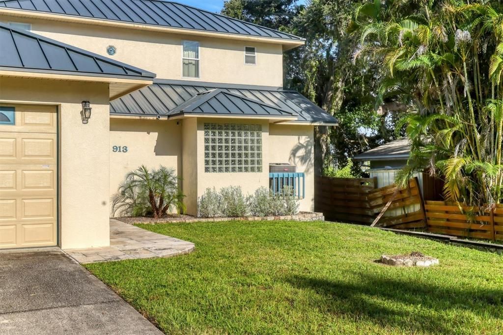 Под контрактом: $769,000 (3 спален, 2 ванн, 1910 Квадратных фут)