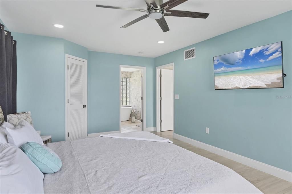 Под контрактом: $769,000 (3 спален, 2 ванн, 1910 Квадратных фут)