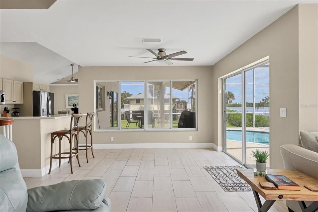 Под контрактом: $769,000 (3 спален, 2 ванн, 1910 Квадратных фут)