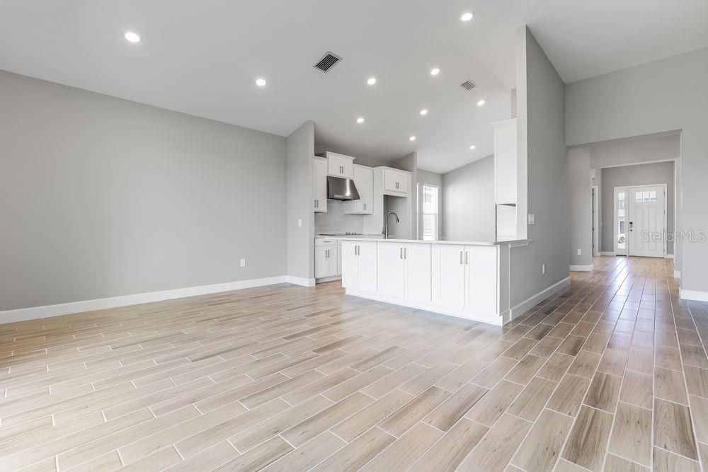 Active With Contract: $360,900 (3 beds, 2 baths, 2055 Square Feet)