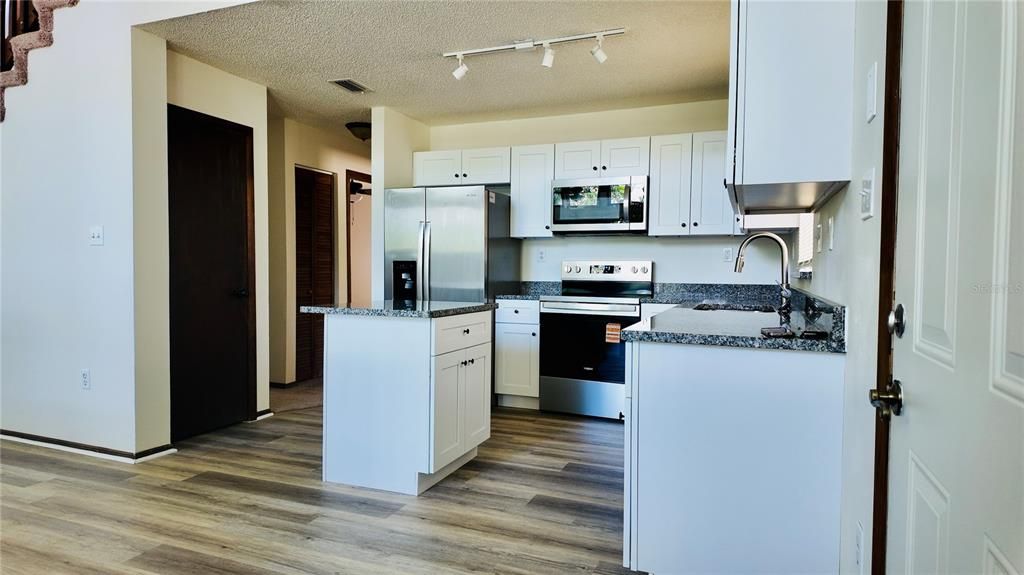 На продажу: $280,500 (3 спален, 2 ванн, 1632 Квадратных фут)