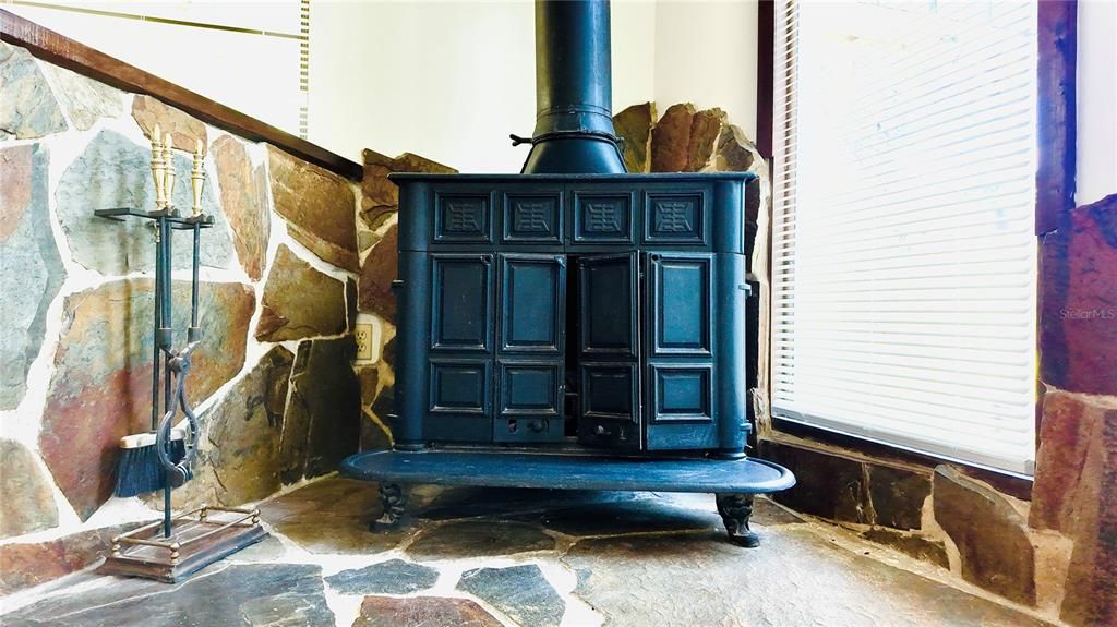 На продажу: $280,500 (3 спален, 2 ванн, 1632 Квадратных фут)