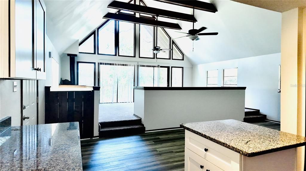 На продажу: $280,500 (3 спален, 2 ванн, 1632 Квадратных фут)