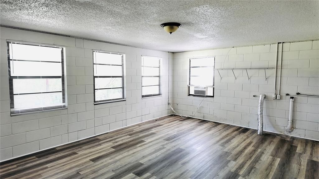 На продажу: $280,500 (3 спален, 2 ванн, 1632 Квадратных фут)