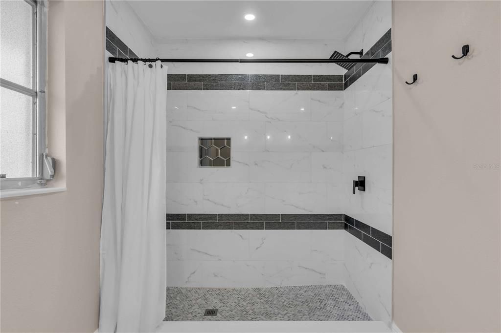 En Renta: $6,000 (2 camas, 2 baños, 1690 Pies cuadrados)