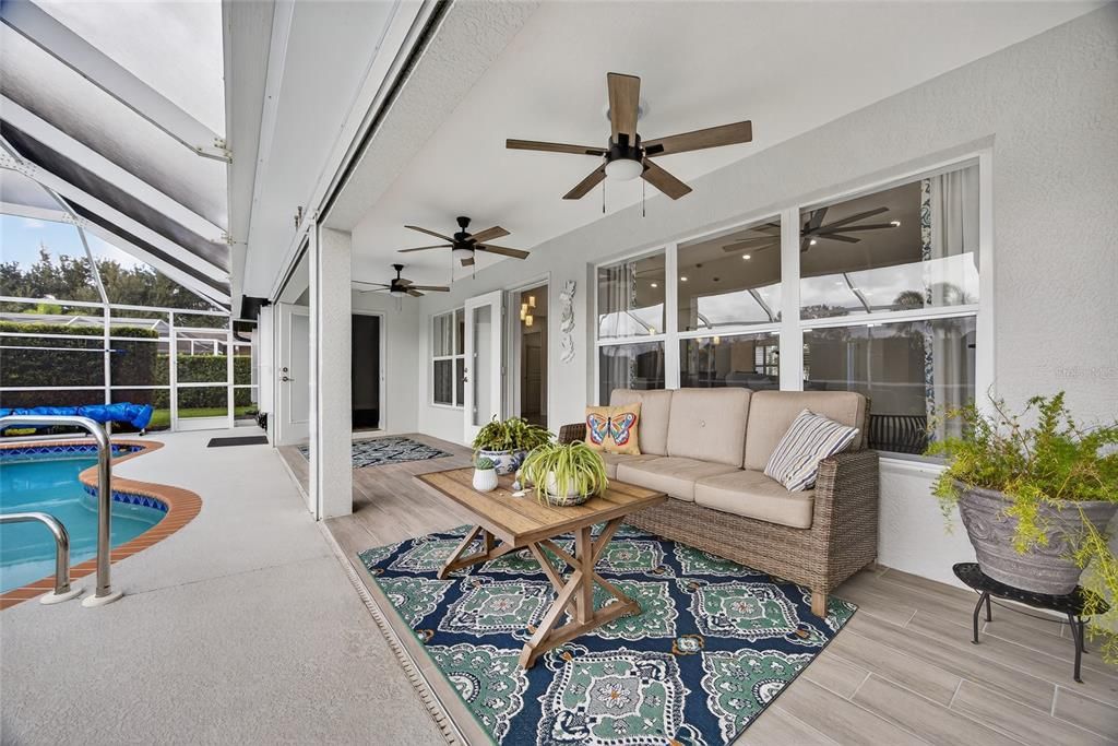 Activo con contrato: $449,000 (4 camas, 2 baños, 2145 Pies cuadrados)