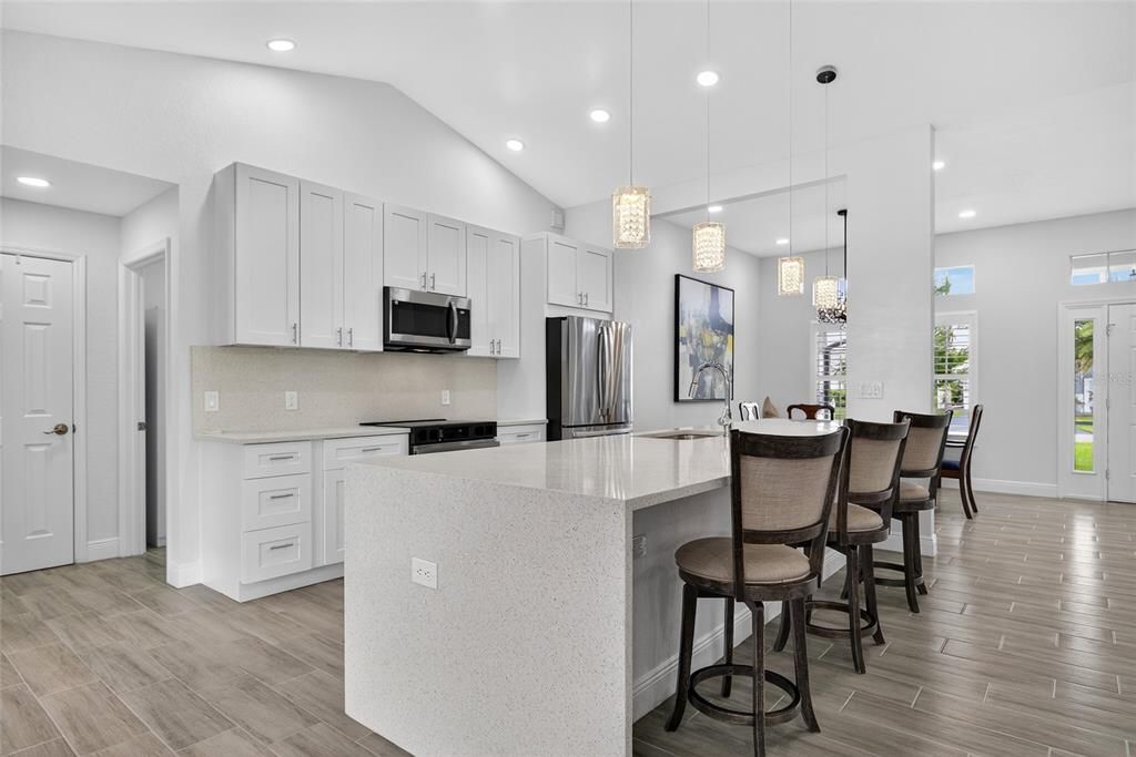 Activo con contrato: $449,000 (4 camas, 2 baños, 2145 Pies cuadrados)