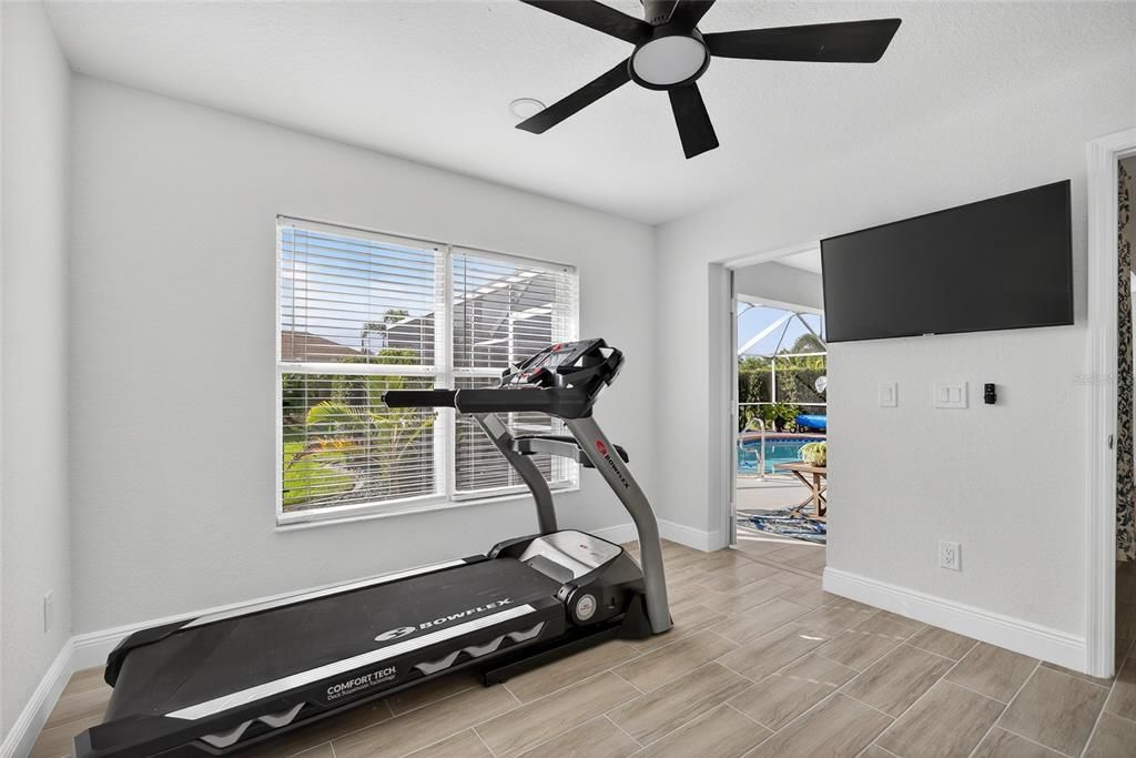 Activo con contrato: $449,000 (4 camas, 2 baños, 2145 Pies cuadrados)