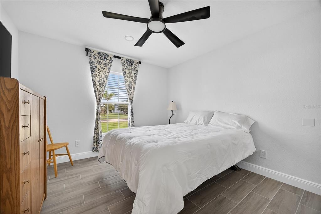 Activo con contrato: $449,000 (4 camas, 2 baños, 2145 Pies cuadrados)