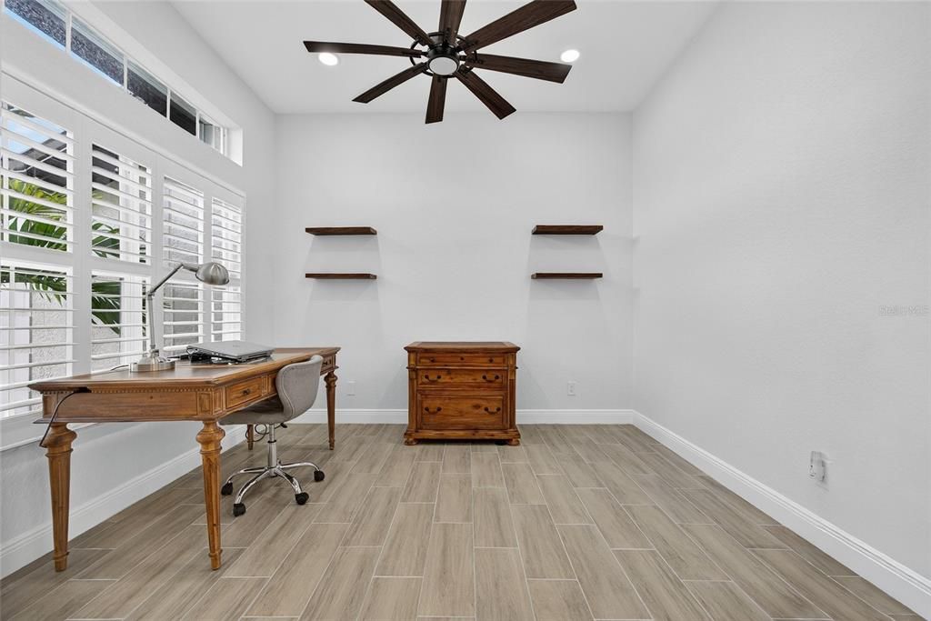 Activo con contrato: $449,000 (4 camas, 2 baños, 2145 Pies cuadrados)