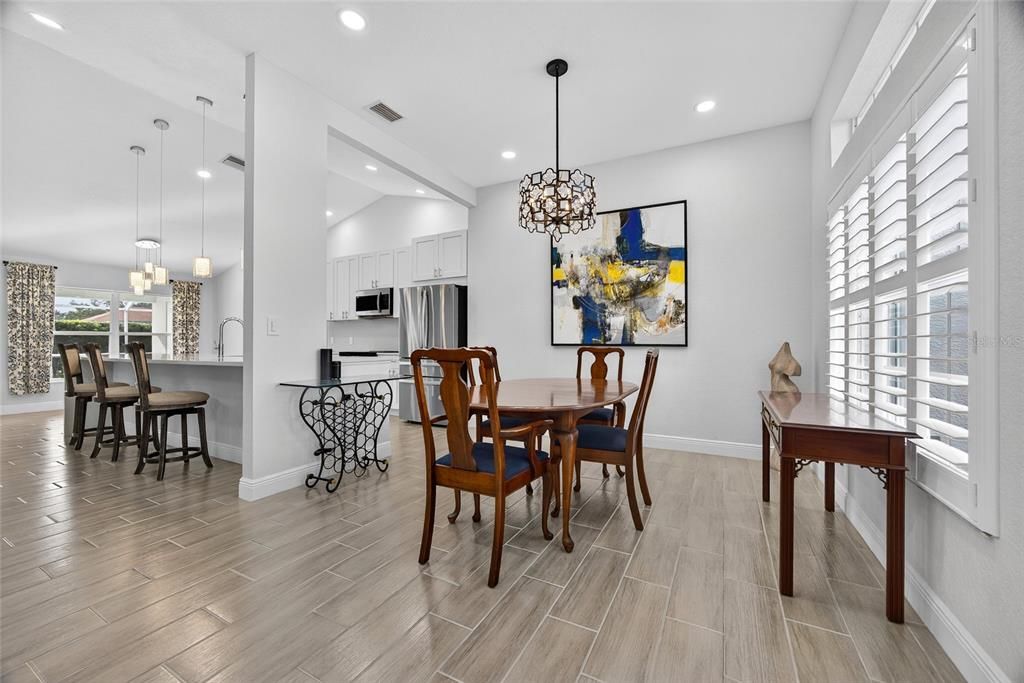 Activo con contrato: $449,000 (4 camas, 2 baños, 2145 Pies cuadrados)