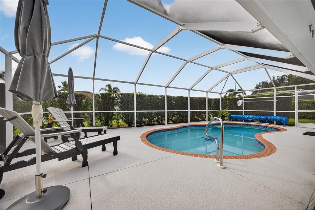 Activo con contrato: $449,000 (4 camas, 2 baños, 2145 Pies cuadrados)